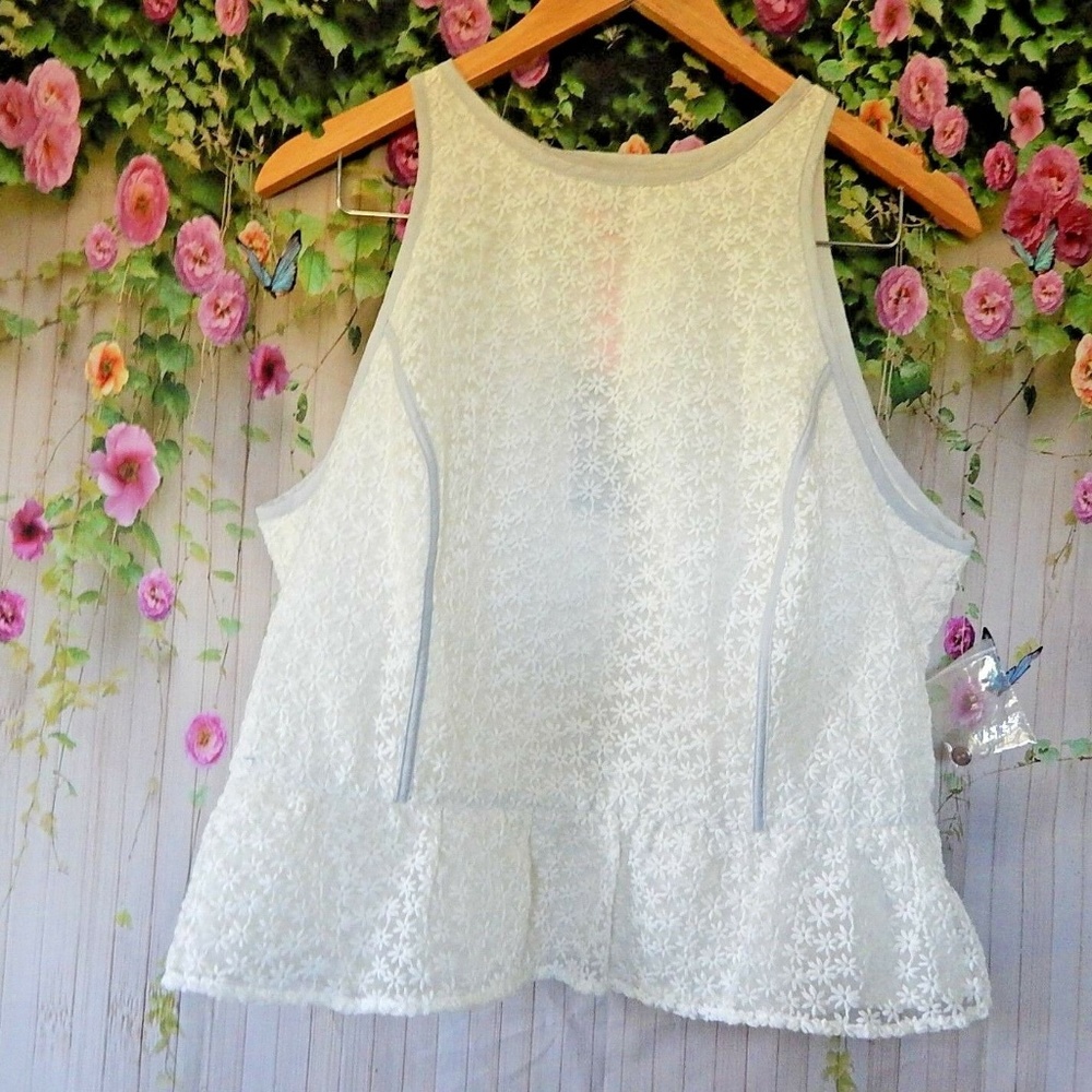 New I Love Robson White Gray Lace Peplum Top